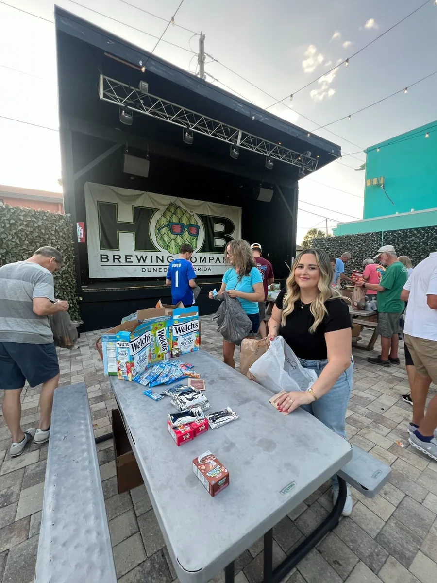 El evento Pack-A-Snack en HOB Brewing Company en Dunedin, Florida